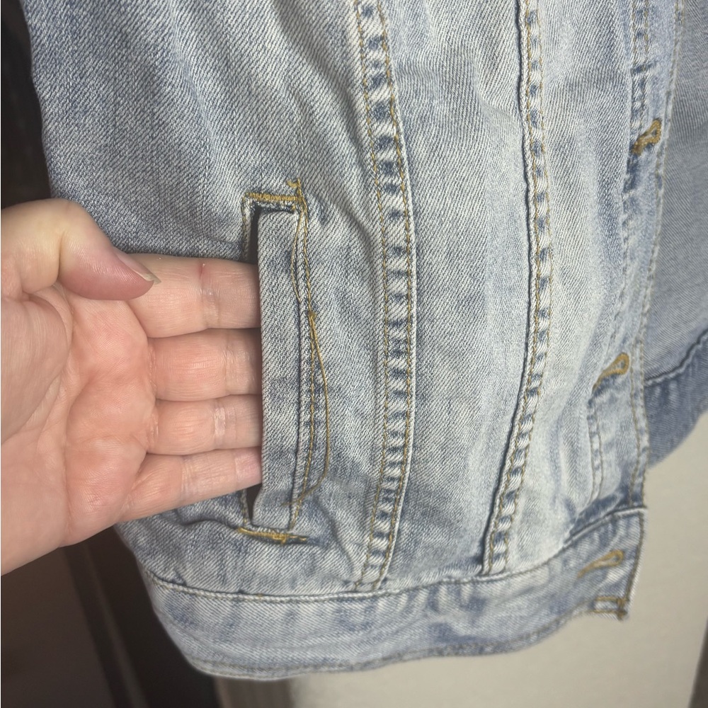 Light Wash Denim Vest Women's Sz L - Picture 2 of 13